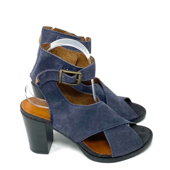 Bella Vita Sandals - Picture 3 of 8